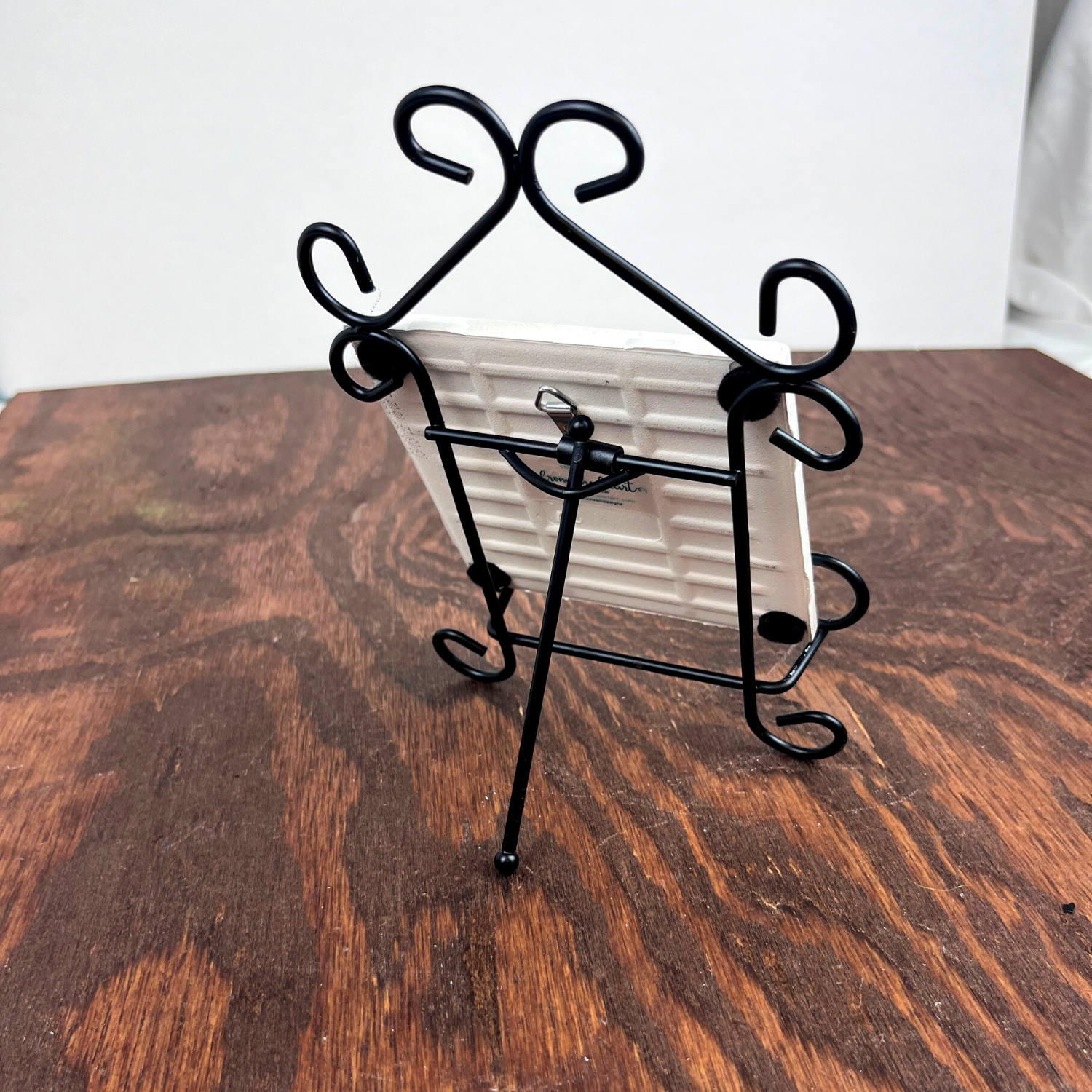 Black Scroll Metal Easel - Larger size