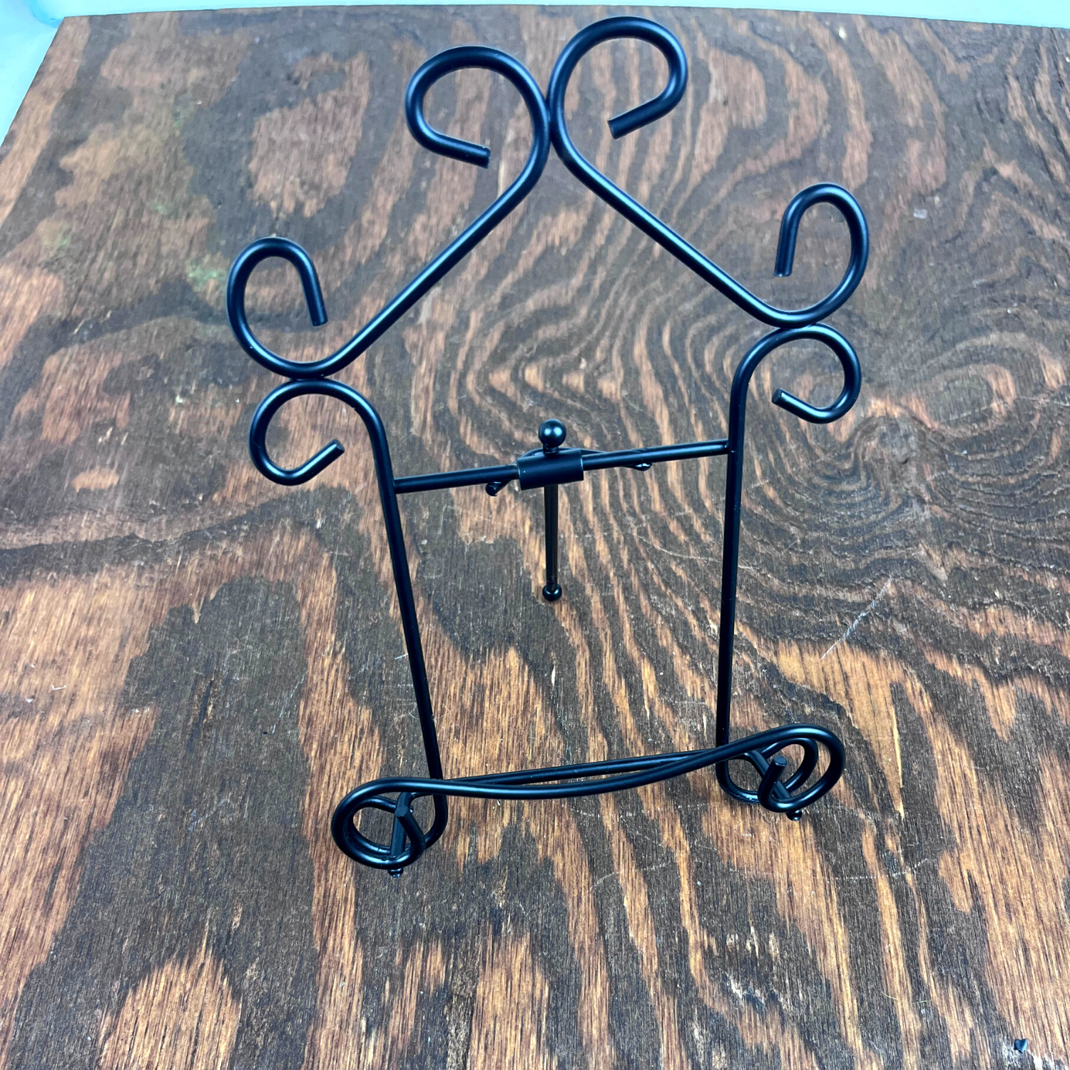 Black Scroll Metal Easel - Larger size